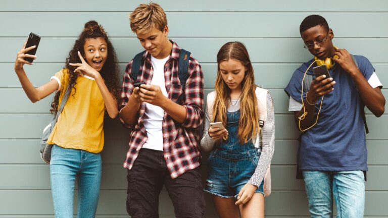 Entenda a importância de falar sobre as redes sociais com crianças e adolescentes