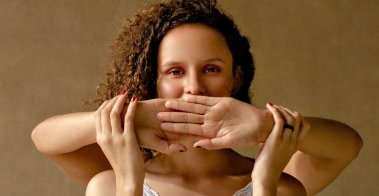 Veja cinco frases tóxicas que você deve esquecer ao ajudar um amigo